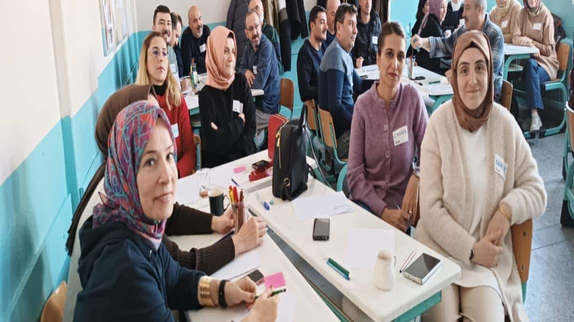 okulumuz öğretmenlerine Eğitimde pozitif psikoloji uygulamaları semineri verildi